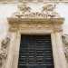Usciamo sul largo. Giriamo quindi a sinistra in via Giandonato Rogadeo, fulcro della recente rinascita commerciale e sede di due importanti "attrazioni". Prima sulla sinistra incontriamo la seicentesca chiesa del Purgatorio, con il suo curioso portale ornato da figure scheletriche umane...